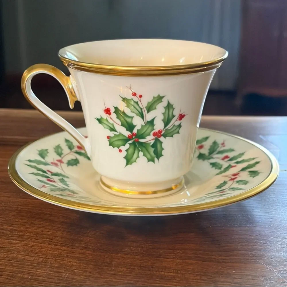 Lenox Holiday Cup & Saucer Holly Berry Gold Trim Excellent